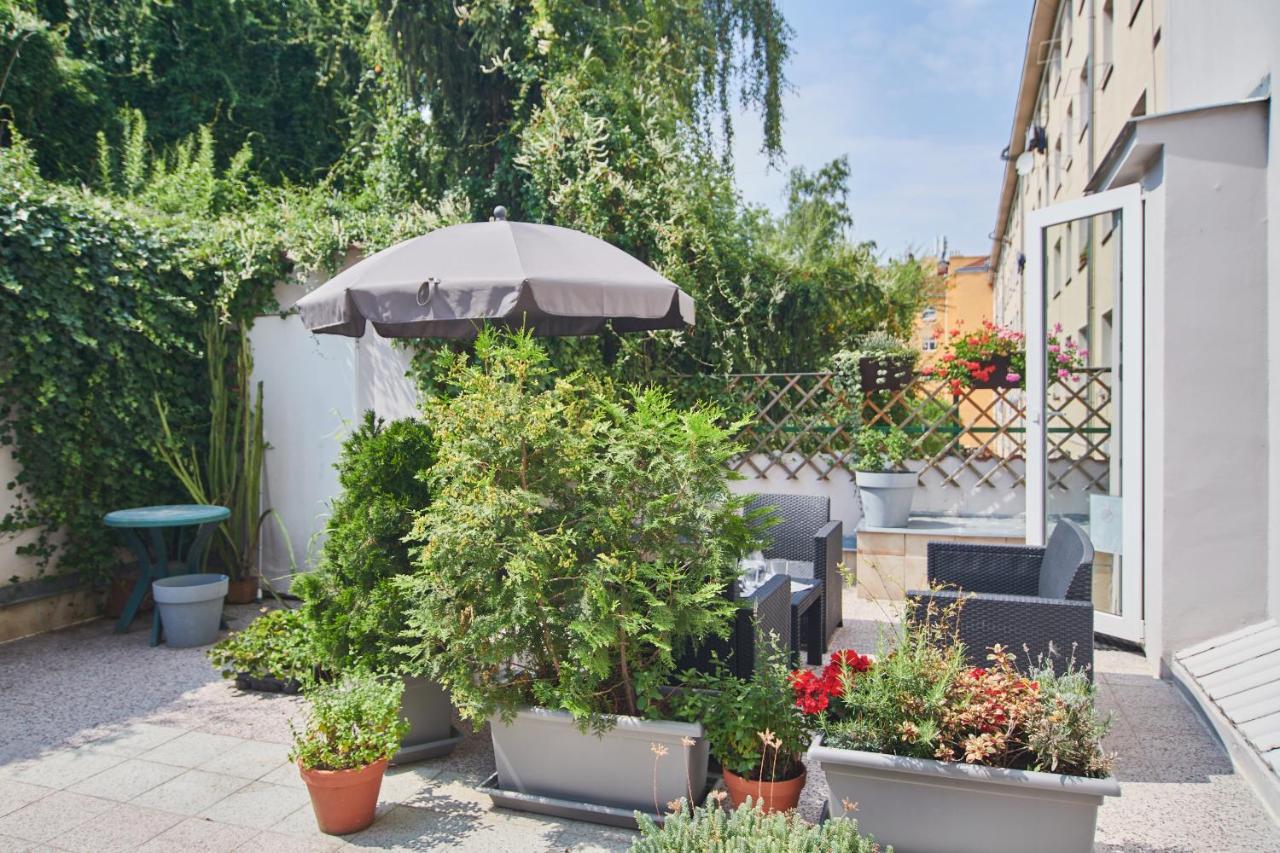 Nice Home To Stay At Prague Close To Castle With Terrace And Garden Exterior photo